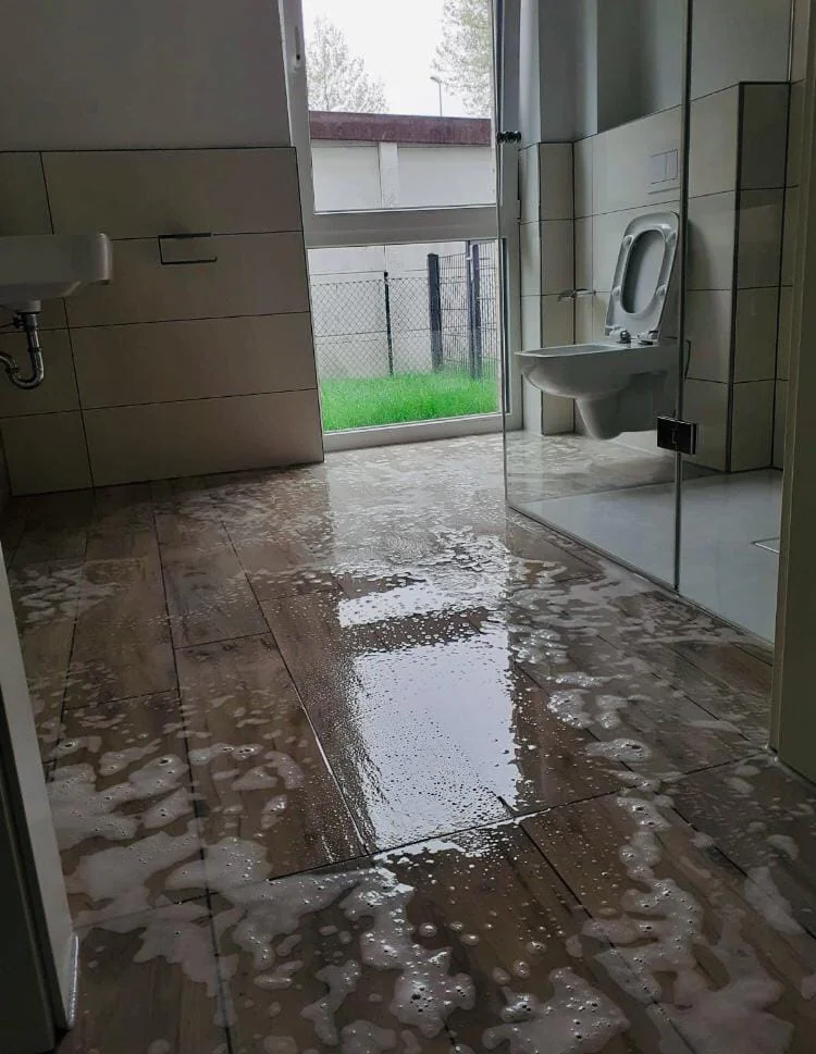 Sanitärreinigung vorher